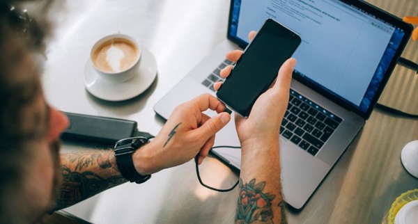 Nhấn tổ hợp phím Nguồn + Giảm âm lượng + Home để quay lại chế độ bình thường