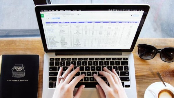 Nhập công thức tô màu ô trùng đầu tiên