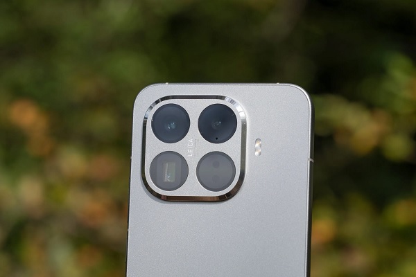 Hệ thống camera của hai sản phẩm có sự khác biệt rõ rệt