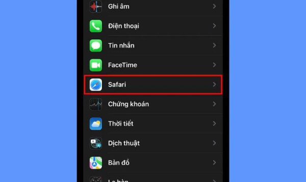 Mở Cài đặt > chọn Safari