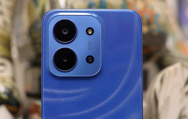 Máy được tích hợp cụm camera sắc nét