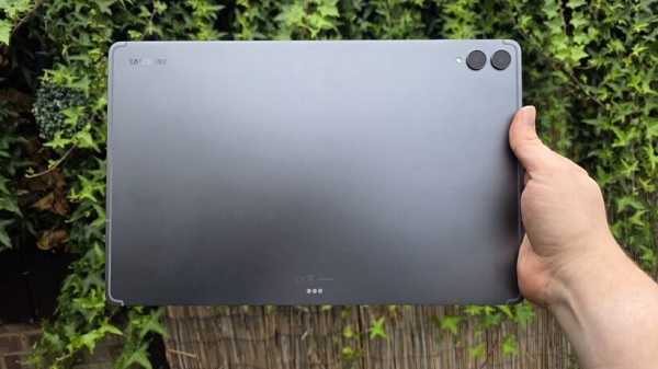 Thiết kế Galaxy Tab S11 Ultra là sự kết hợp hoàn hảo giữa quy mô và tính di động