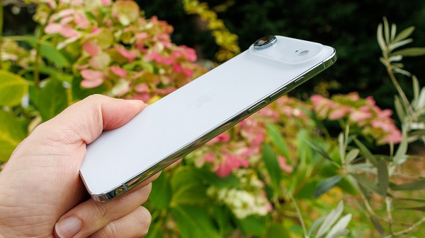 iPhone Air có thiết kế mỏng nhẹ và tối giản
