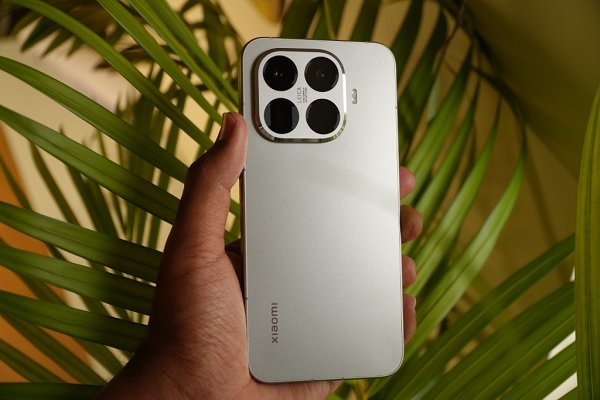 Cả hai máy đều đạt chuẩn kháng nước bụi IP68