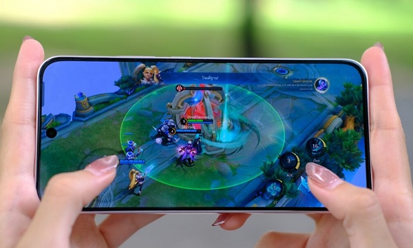 Hiệu năng ổn định, pin khủng hiếm thấy trong phân khúc