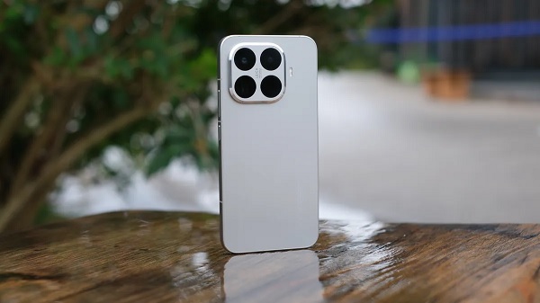 Pin lớn 5.500mAh, sạc nhanh 90W