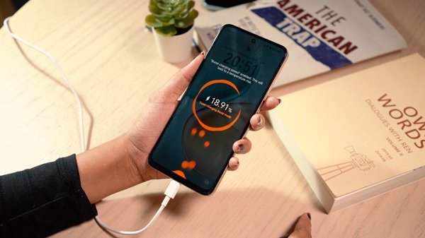 Viên pin dung lượng lớn 6.500mAh - một con số cực kỳ nổi bật trong phân khúc