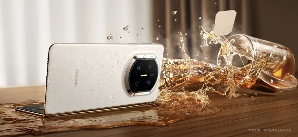 Máy có khả năng chịu lực cao, chống va đập tốt và đặc biệt có thể chịu được nước nóng lên đến 80°C