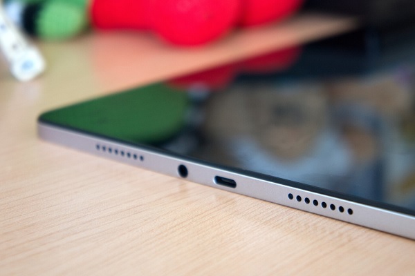 Máy tính bảng trang bị viên pin dung lượng lớn 12.000 mAh