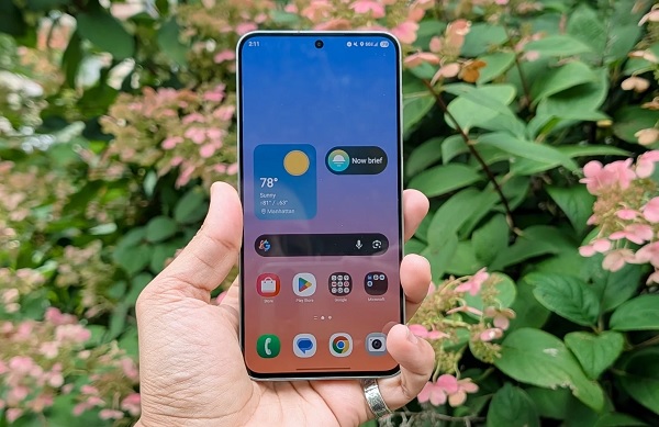 Điểm cộng lớn cho bản FE là việc Samsung đã cải thiện khả năng sạc nhanh lên 45W