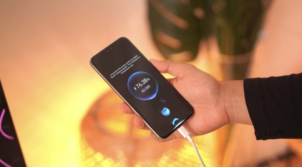 HONOR 400 Pro 5G hoàn toàn áp đảo về cả dung lượng pin lẫn tốc độ sạc