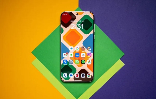 OPPO Find X9 Pro lại là sự lựa chọn an toàn với màn hình LTPO AMOLED 6.78 inch