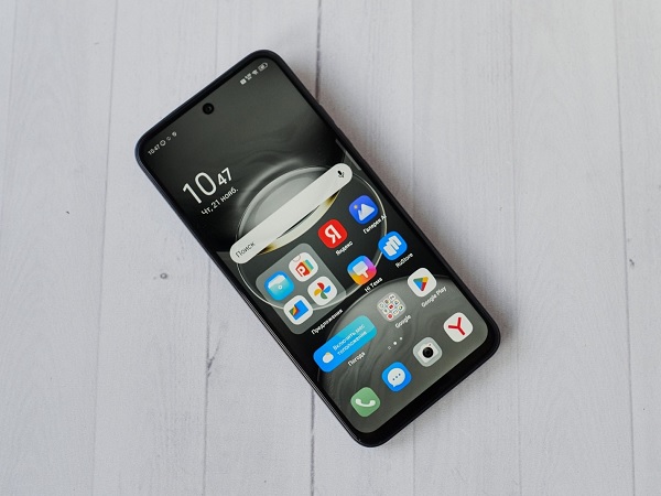 Điểm sáng lớn nhất của Spark 30 5G là được trang bị màn hình đục lỗ hiện đại