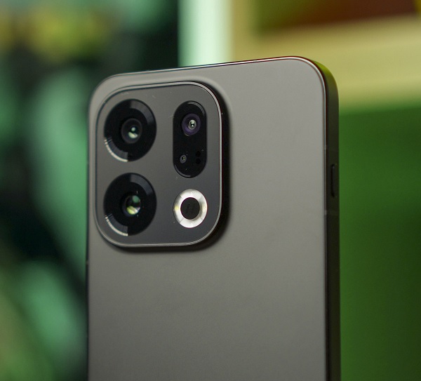 OPPO Find X9 sở hữu một cấu hình phần cứng camera toàn diện hơn hẳn với bộ 3 camera
