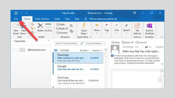 Mở Outlook → chọn File 