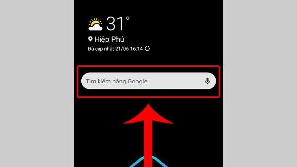 Nhấn giữ thanh tìm kiếm Google rồi kéo ra màn hình chính