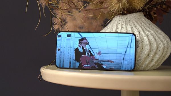 Màn hình hiển thị ngoài trời rõ rệt, độ bền cao