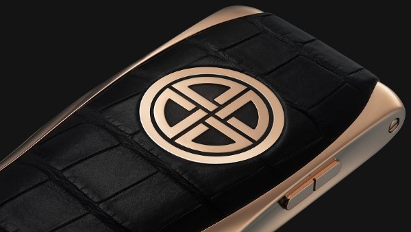 Mỗi chiếc điện thoại XOR đều được chế tác thủ công tỉ mỉ tại Anh