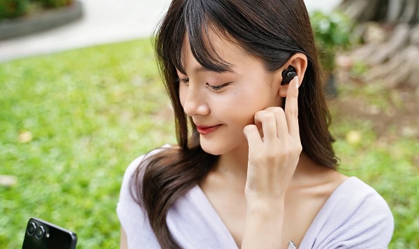 Đàm thoại rõ ràng giữa phố xa ồn đào