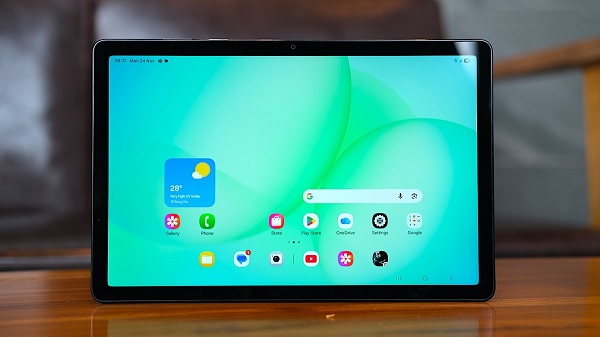 Màn hình 11 inch rộng rãi cùng tần số quét 90Hz