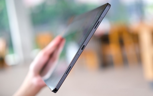 Thời lượng pin 7.040 mAh siêu bền bỉ, sạc nhanh 25W