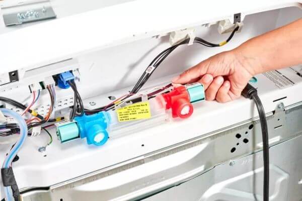 Lý do khiến máy rửa bát báo lỗi vòi nước
