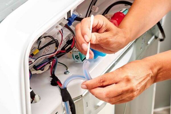 Vệ sinh định kỳ nguồn cấp nước