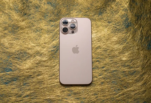 iPhone 16 Pro Max có lợi thế hơn một chút về thời lượng pin