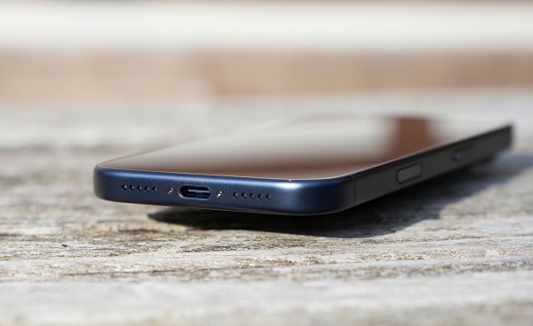 iPhone 17 Pro lại chiến thắng về tốc độ sạc với khả năng nạp 50% pin chỉ trong 20 phút