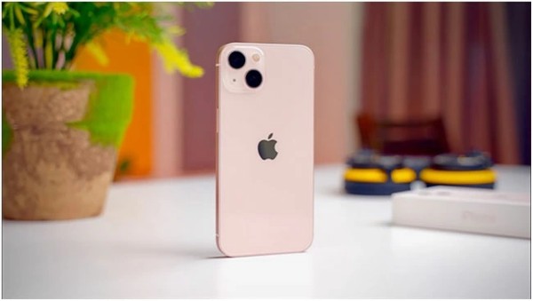 iPhone 13 hiện có mức giá dễ dàng tiếp cận 