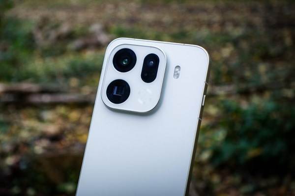 OPPO Find X9 Pro có lợi thế hơn về camera