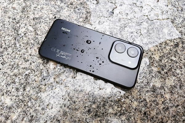 Cụm camera phía sau được thiết kế theo phong cách tối giản và thanh lịch