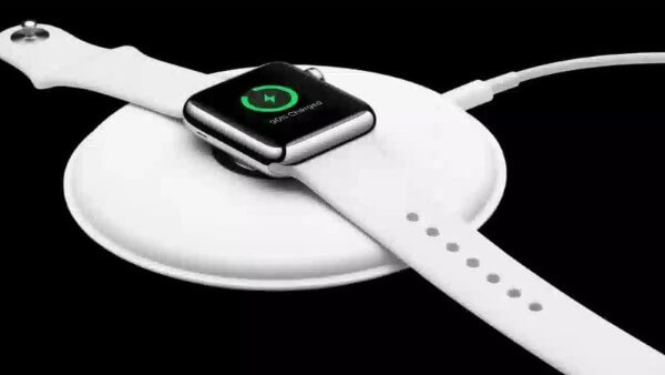 Thử đặt Apple Watch lên sạc để kiểm tra