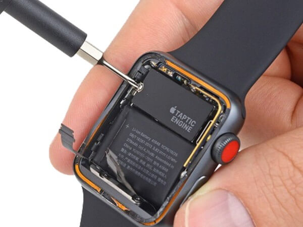 Main Apple Watch bị chập, đứt mạch hoặc tổn hại do vào nước