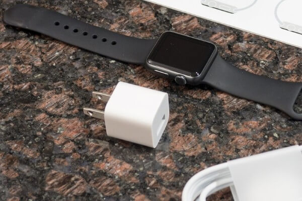 Có thể dùng củ sạc iPhone để sạc Apple Watch