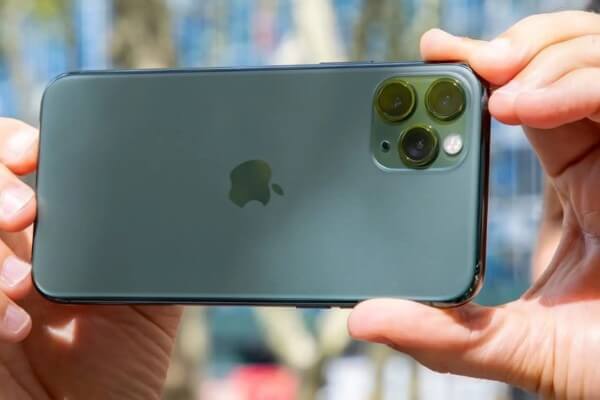 iPhone 11 Pro là một trong 2 phiên bản cao cấp 