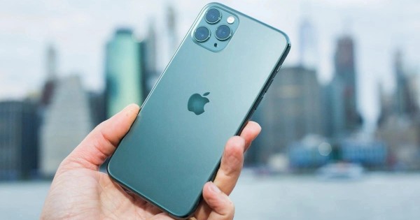 iPhone 11 Pro Max có kích thước màn hình lớn nhất trong series