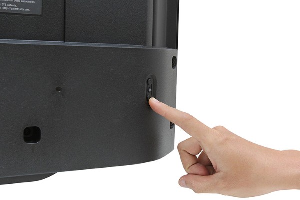 Dùng nút bấm để tăng giảm âm lượng tivi