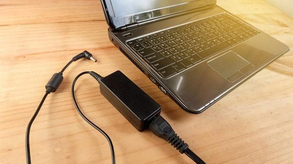 Nguyên nhân dẫn đến cục sạc bị nóng