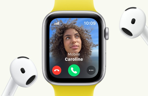 Apple Watch SE 2 với dải loa đặt ngang phát ra âm thoại lớn
