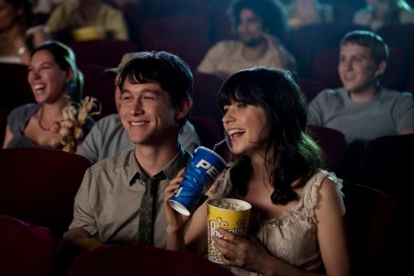 Cả hai có thể cùng đi xem phim trong buổi hẹn hò