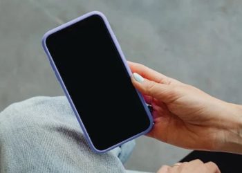 Nguyên nhân và cách sửa điện thoại Samsung bị đen màn hình nhưng vẫn chạy