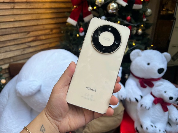 Trải nghiệm thực tế và khả năng sạc ngược độc đáo