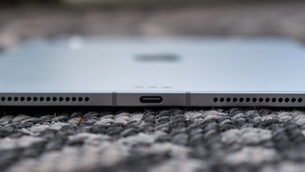 iPad Pro M5 sử dụng cổng sạc và kết nối Thunderbolt /USB 4