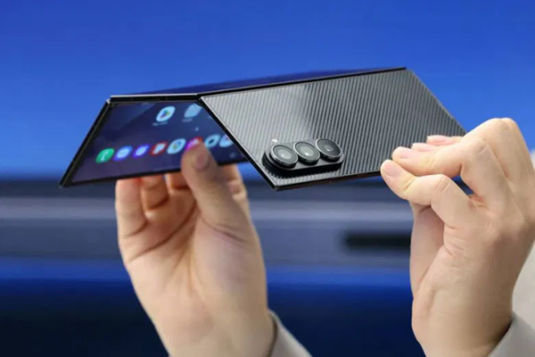 Galaxy Z TriFold giá bao nhiêu?