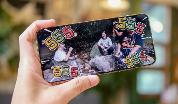 Trải nghiệm thị giác sống động, màu sắc rực rỡ, độ tương phản cao