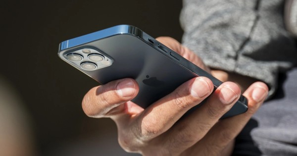 Khi mất iPhone hoặc Apple Watch, thẻ trên thiết bị sẽ không thể kích hoạt được 