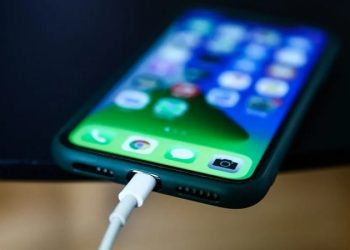 iOS 26 báo sạc chậm