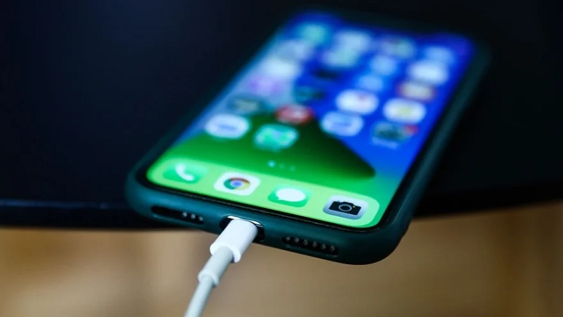 iOS 26 báo sạc chậm