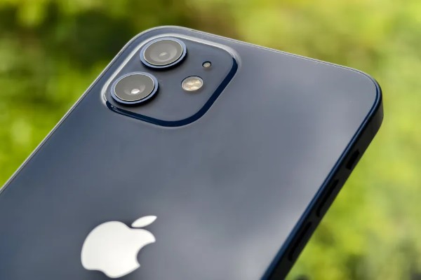 iPhone 12 sở hữu camera kép 12MP